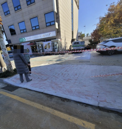 건물 외곽 인도 보도블럭 시공 시공 후